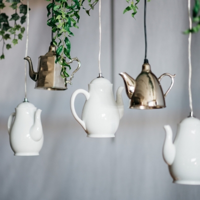 <p>Luminous decorative silver teapot, lamp not included. <br>
Do you remember Mary Poppin's and the tea on the ceiling? These luminous teapots seem to be made on purpose!</p> - Floralia